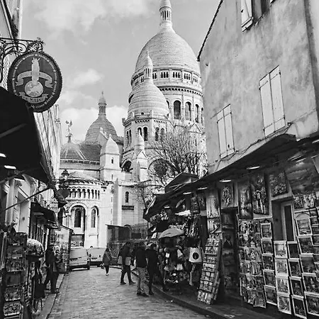 L'atelier 35 With View Of Montmartre Paris