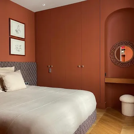 L'atelier 35 With View Of Montmartre