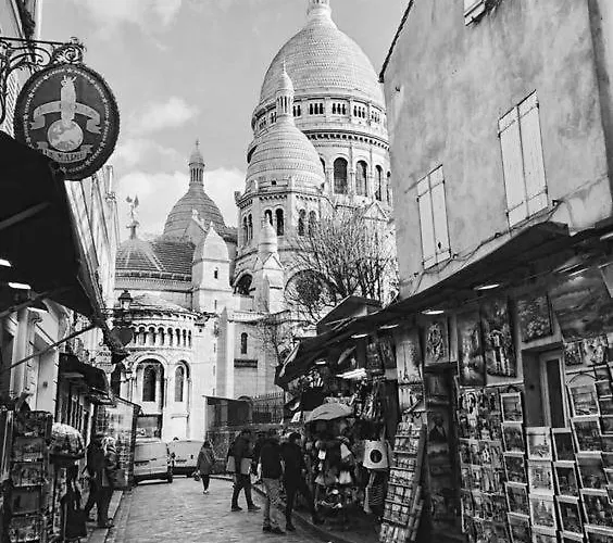 L'atelier 35 With View Of Montmartre Paris