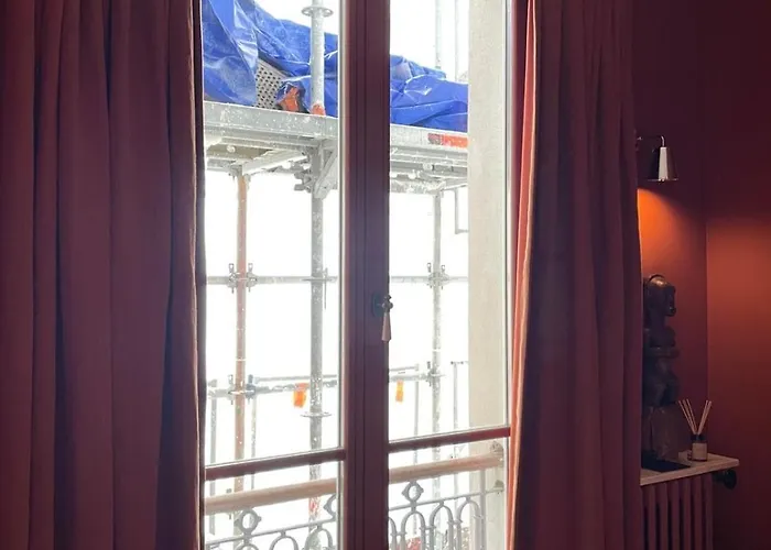 L'atelier 35 With View Of Montmartre Paris